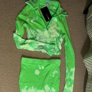 NEW WITH TAG - LIME GREEN  2PC OUTFIT LONG SLEEVE/ LONG. SKIRT SZ MED "CUTE"!!